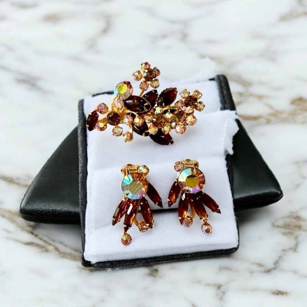 BEAU JEWELS Rhinestone Brooch & Earrings Set